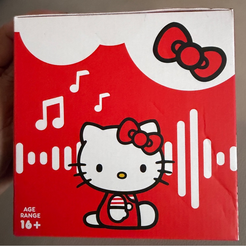NIB RARE - HELLO KITTY - Mini Boombox - Portable RED Edition - Picture 4 of 4